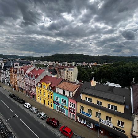 Large 3 Bedroom Apartment With City Skyline View Karlsbad Exterior foto