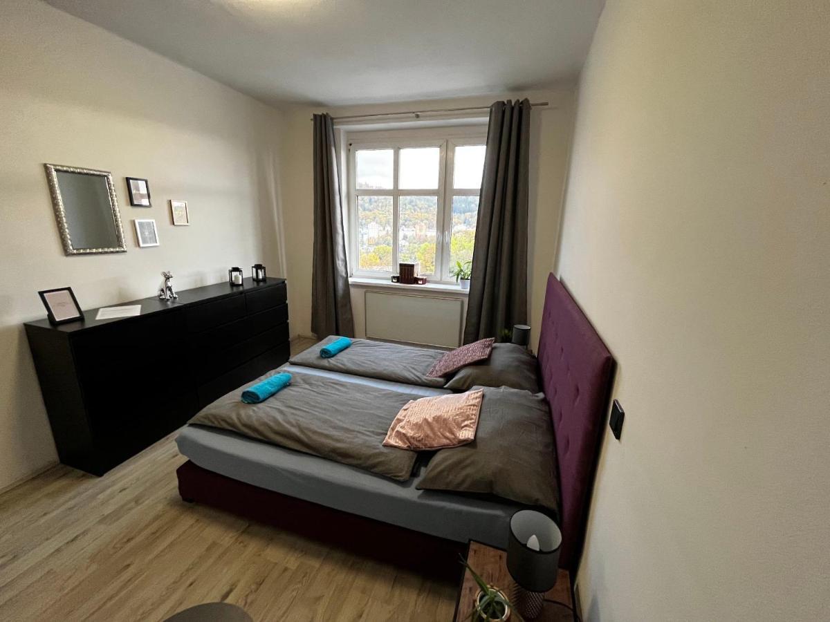Large 3 Bedroom Apartment With City Skyline View Karlsbad Exterior foto